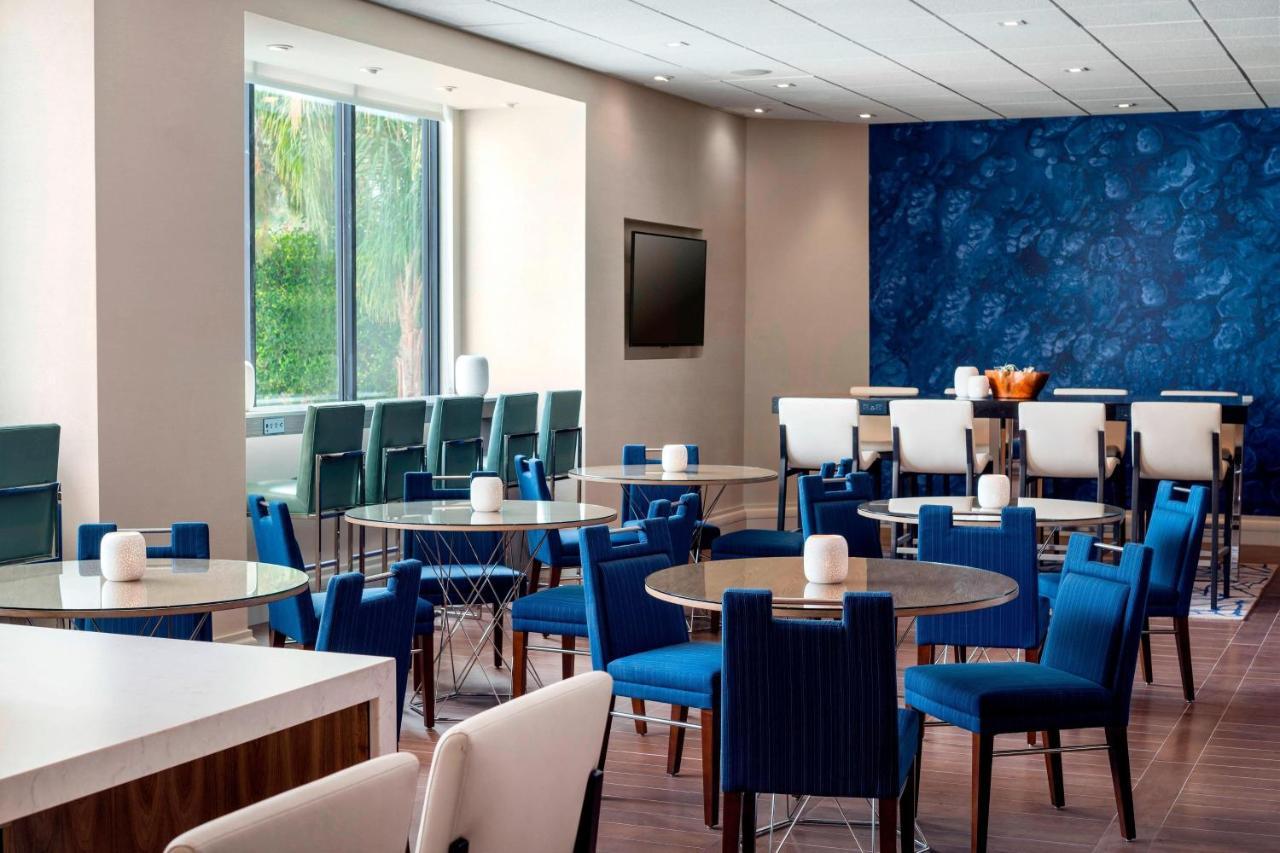 Irvine Marriott Hotel Екстериор снимка