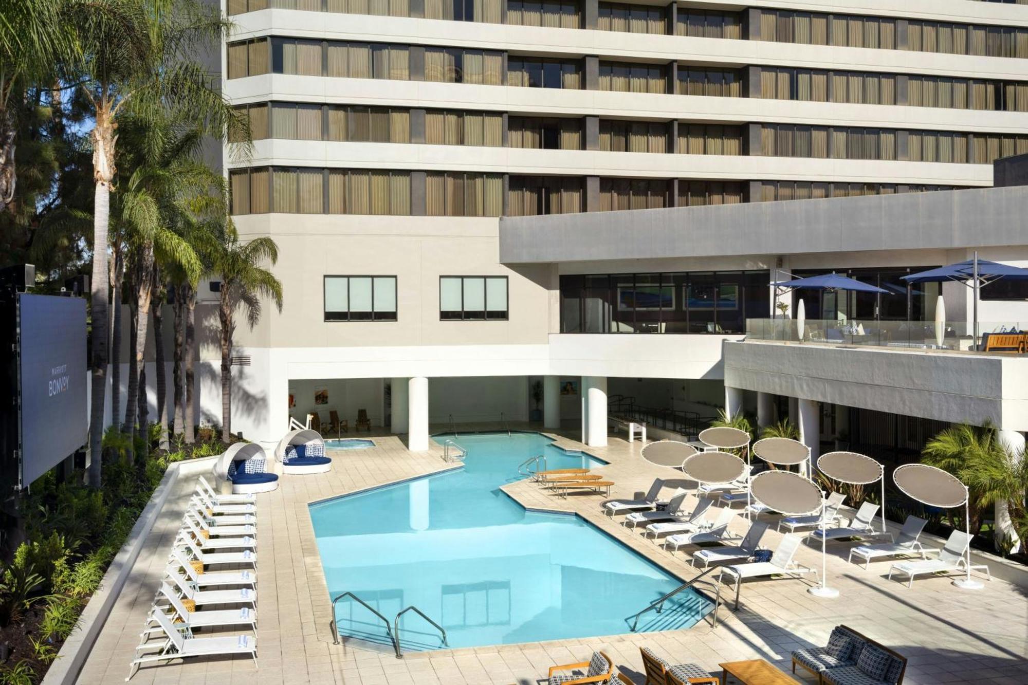 Irvine Marriott Hotel Екстериор снимка